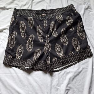Knox Rose Patterned Black and Creme  Women's Shorts Size 1X